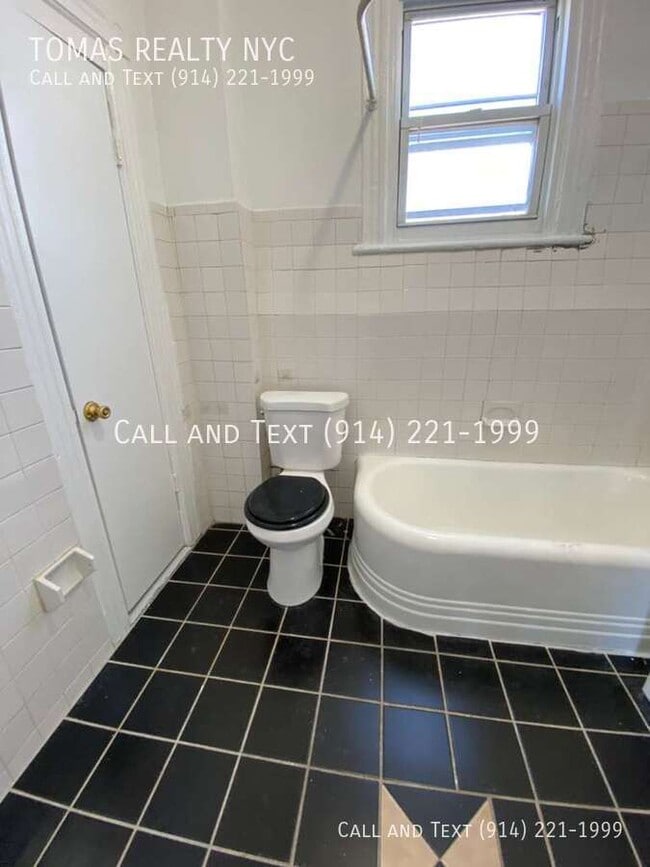 Building Photo - 138 Hawthorne Ave