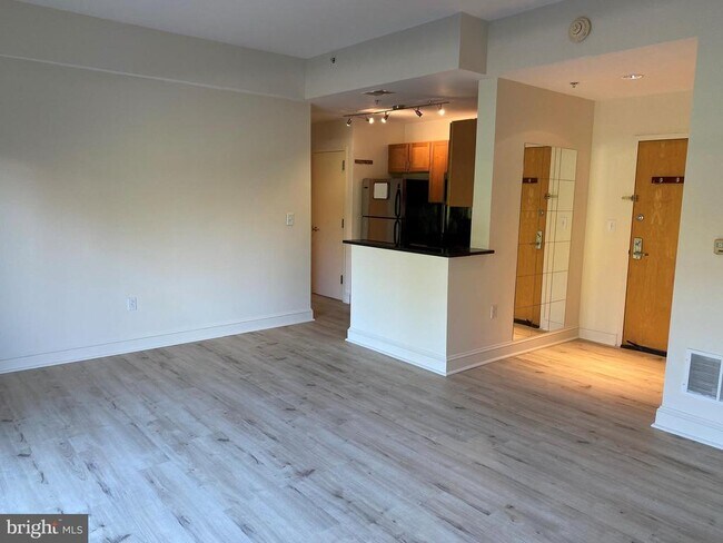 Building Photo - 3750 Main St