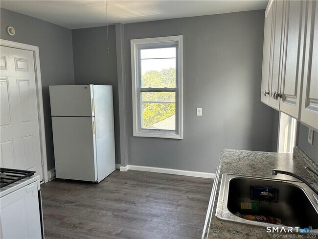 Building Photo - 1397 Corbin Ave
