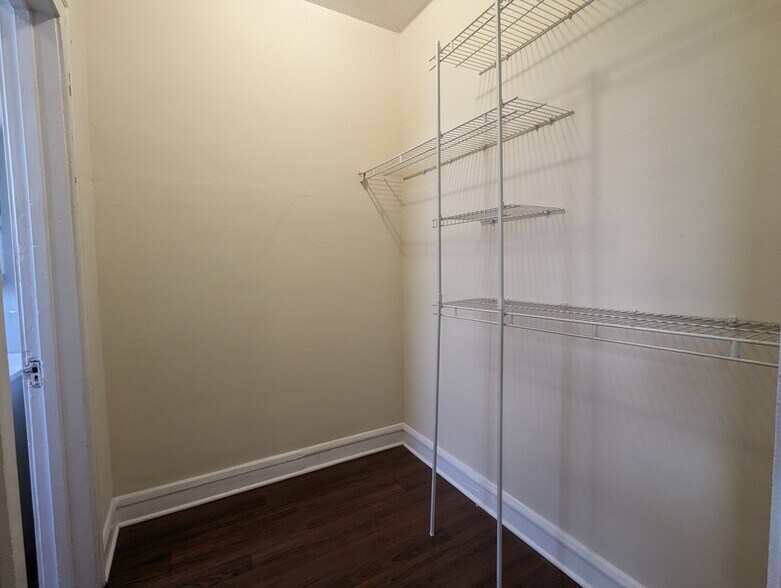 Building Photo - 2825 N Burling St