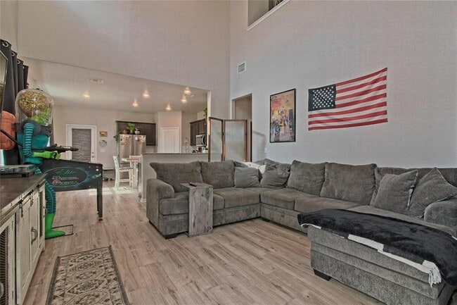 Building Photo - 513 Shiner Ln