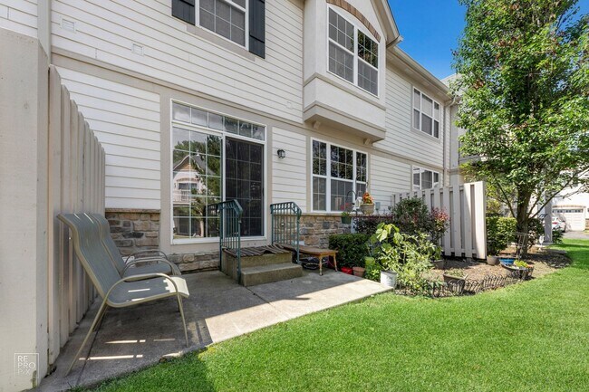 Building Photo - Gregg's Landing Townhome!