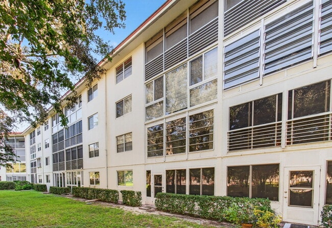 Building Photo - 1501 Cayman Way