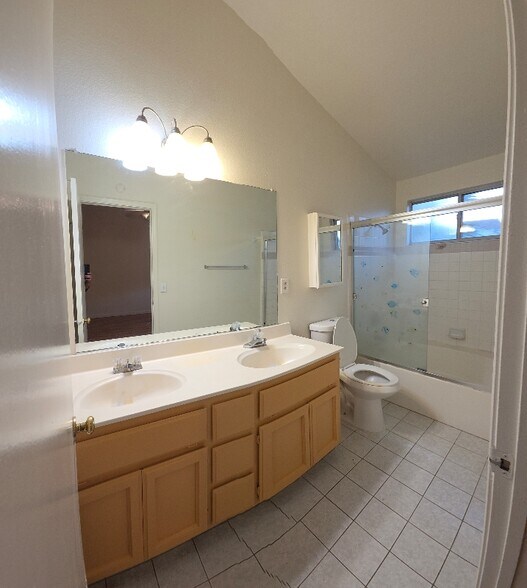 Building Photo - 8272 Arroyo Vista Dr