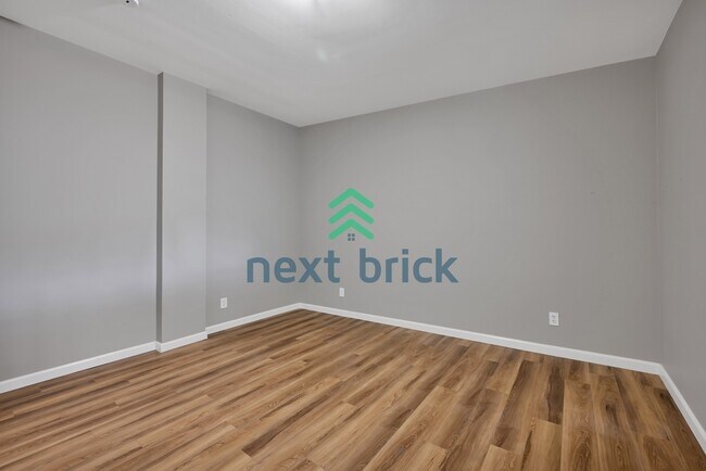 Building Photo - Downtown Bellevue Living | 2BR Condo with Storage & Balcony