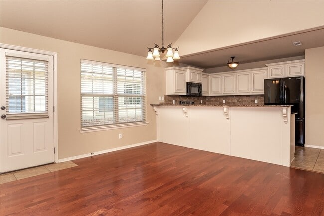 Building Photo - 3908 SW Ridgepointe Ave