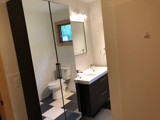 Building Photo - Zenith Apartments, LLC