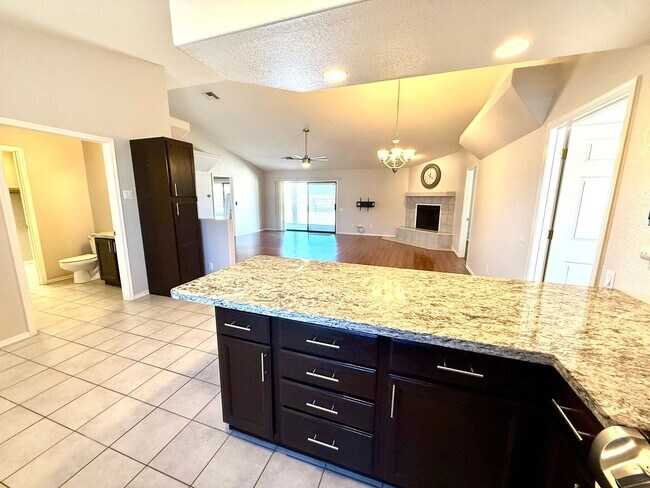 Building Photo - Custom 3 Bedroom, 2.5 Bath Home w/Bonus Ro...