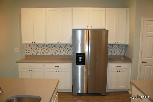 Building Photo - Large 3/3/2 Townhome Carrollwood