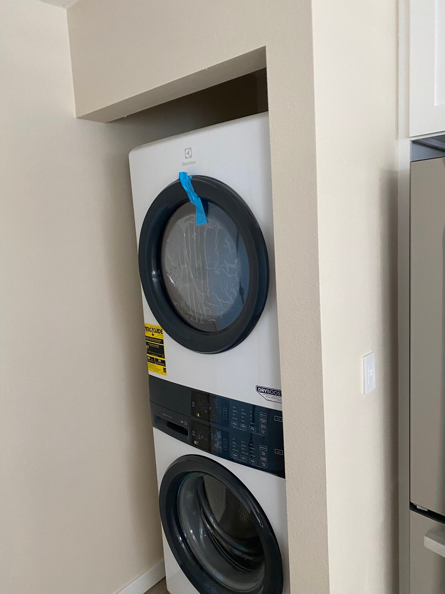 Building Photo - 549 E Tujunga Ave