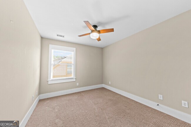 Building Photo - 135 Idlewilde Dr