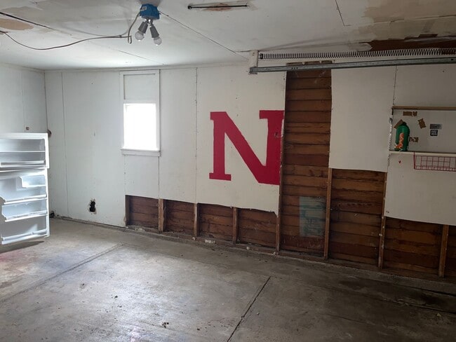 Building Photo - 3 Bedroom home