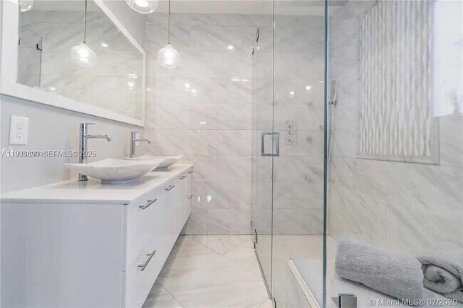 Building Photo - 1731 NE 172nd St