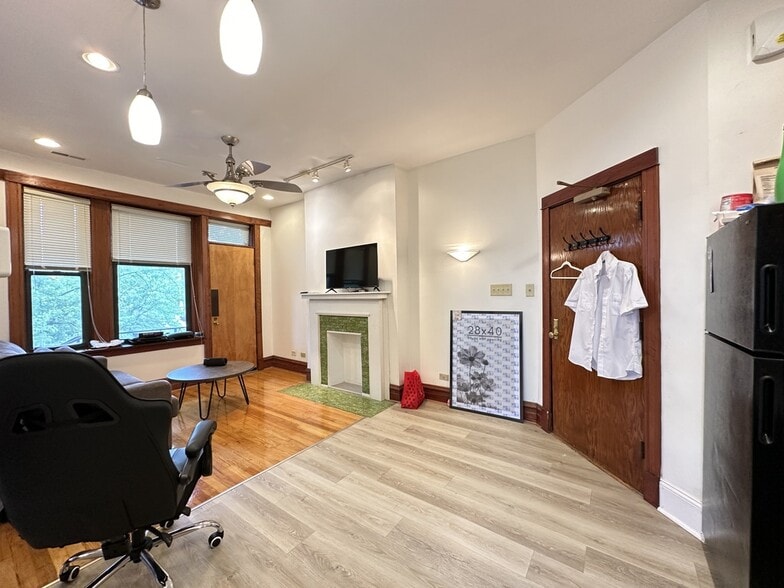 Primary Photo - 2821 W Shakespeare Ave