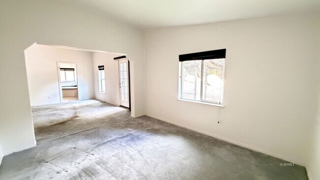 Building Photo - 25001 Rim Rock Rd
