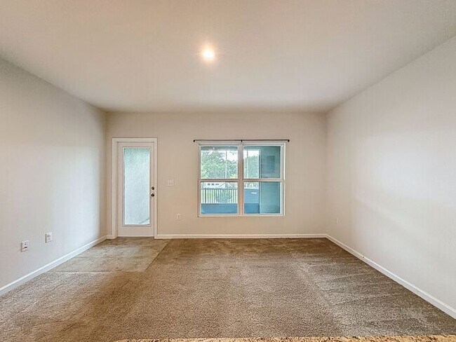 Building Photo - Dream Townhome in Magnolia Grove, Davenport !