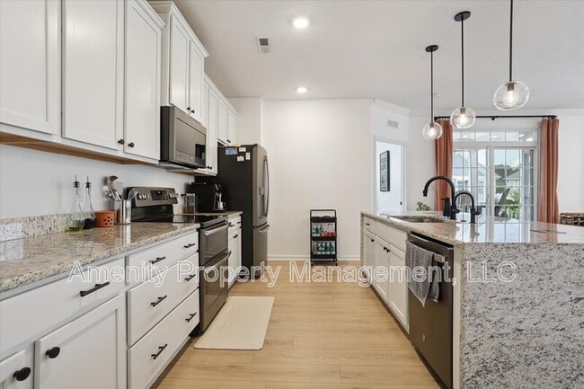 Building Photo - 2102 Promenade Ln