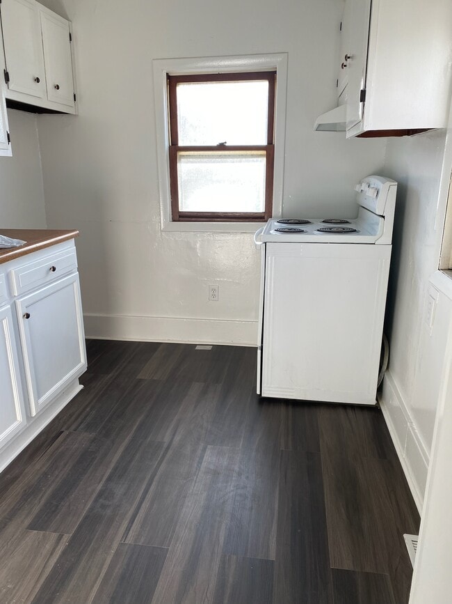 Building Photo - 41 S Howell St