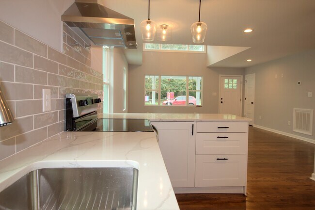 Building Photo - Beautiful 2 bedroom home in downtown Raleigh!