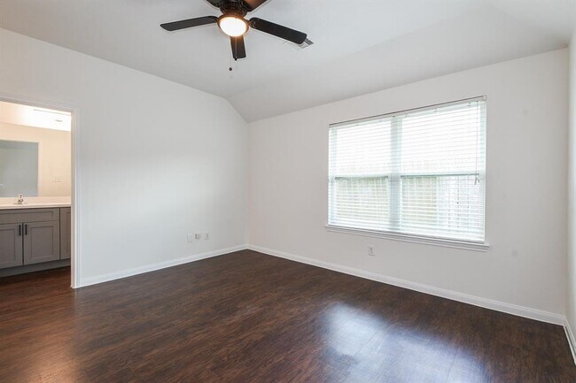 Building Photo - 6226 El Granate Dr