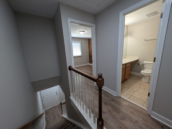 Building Photo - Cozy condo located in the Williamsburg on Commonwealth community minutes from Plaza Midwood!