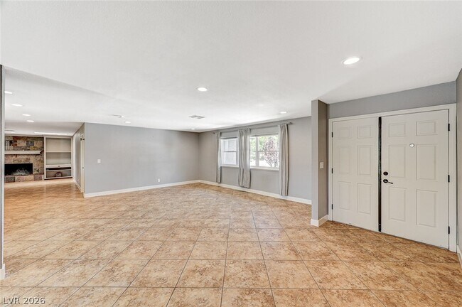 Building Photo - 4153 Woodcrest Rd