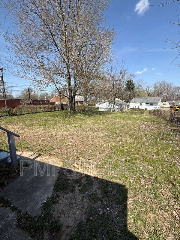 Building Photo - 323 Shepley Dr