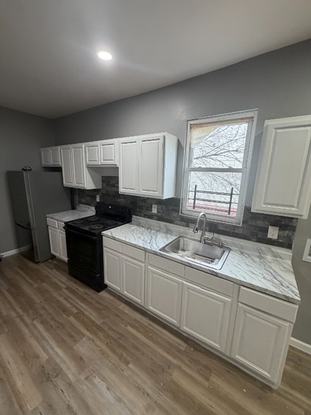 Building Photo - 904 S 18th St