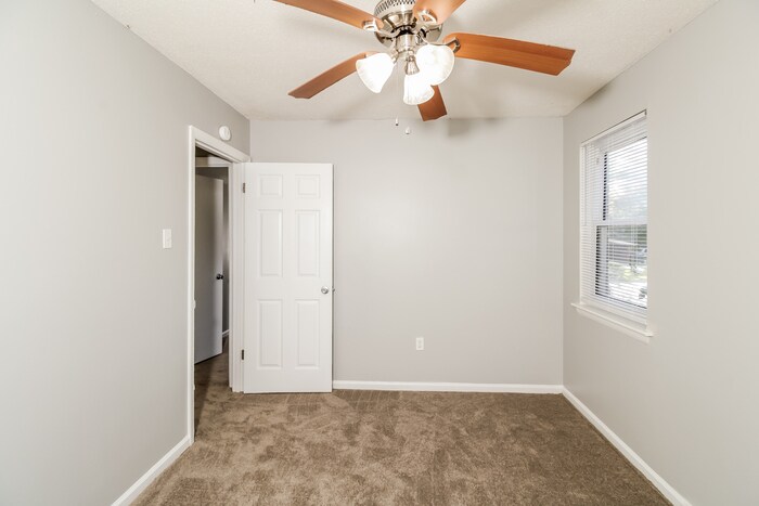 Building Photo - 2738 Antler Dr W