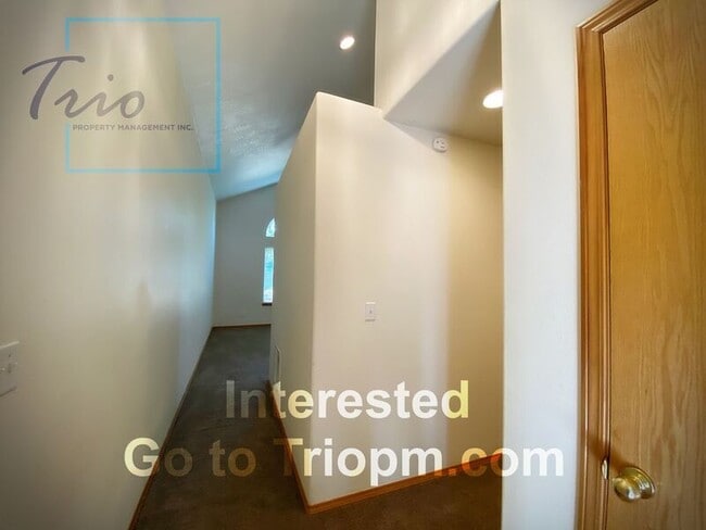 Building Photo - 4740 Spring Meadow Ave