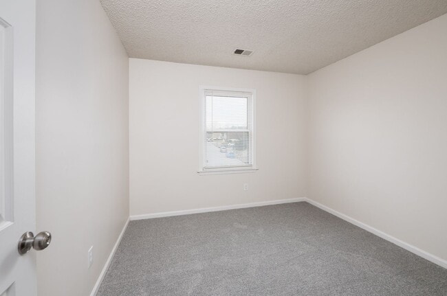 Building Photo - Newly Renovated 3 Bedrooms 2.5 Bathroom Home