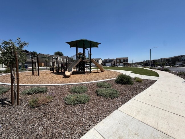 Building Photo - Beautiful New Home for rent in Tulare!
