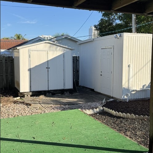 Building Photo - 433 45th St