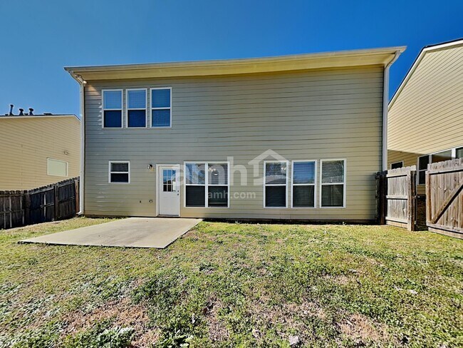 Building Photo - 1152 Balvaird Dr SE