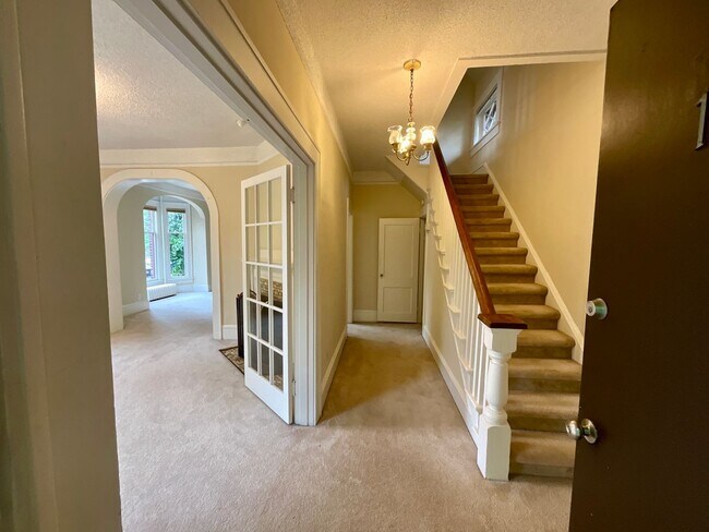 Building Photo - $500 Move In Special - Beautiful 3-bedroom...