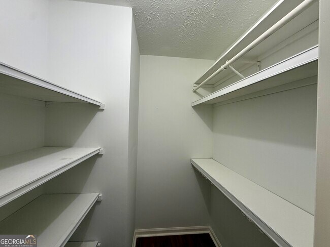 Building Photo - 151 Old Ferry Way