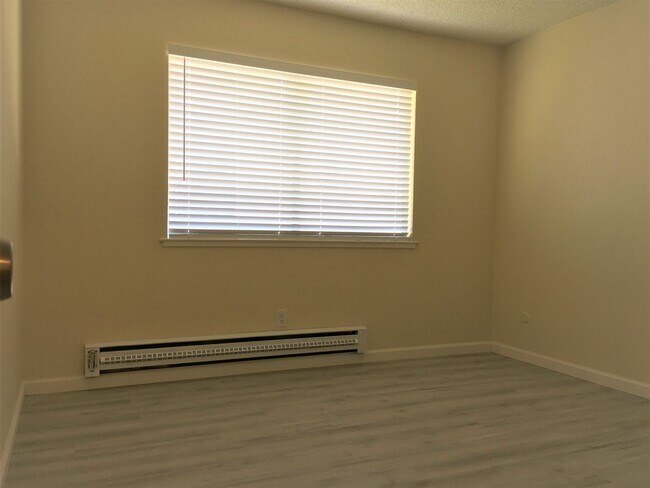 Building Photo - MOVE IN SPECIAL - 1/2 OFF THE 1ST MONTH RE...