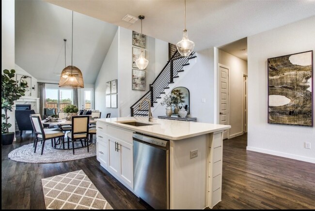 Building Photo - 204 Carmen Oak Ln