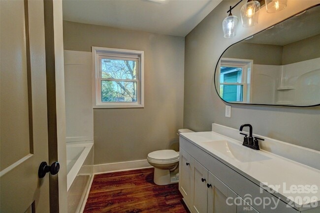 Building Photo - 824 2nd St