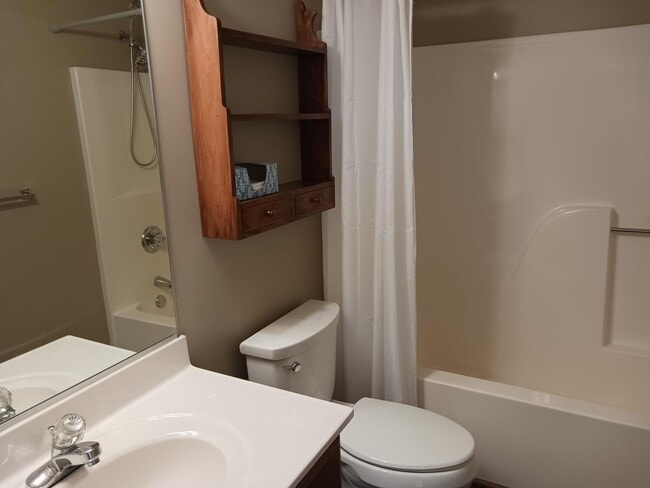 Building Photo - Yorktown Townhouse