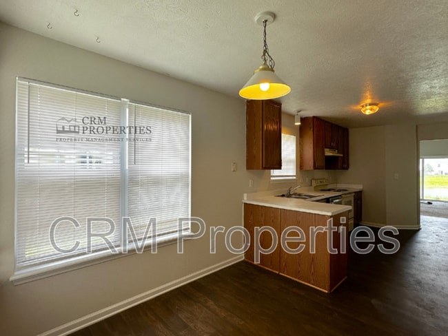 Building Photo - 7202 Parklake Cir