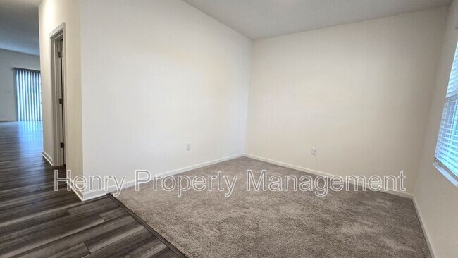 Building Photo - 14 White Hart Ct