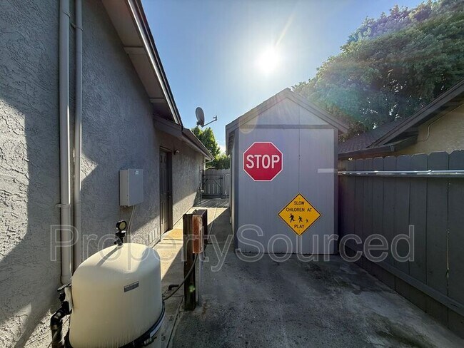 Building Photo - 1351 Aksland Dr