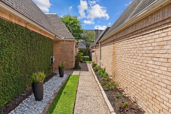 Building Photo - 40 Wellington Ct