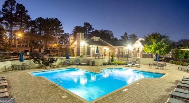 Building Photo - 100 Pinhurst Dr