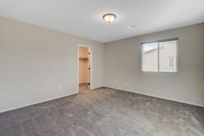Building Photo - Don't miss this Top Notch 4 Bedroom, Beaut...