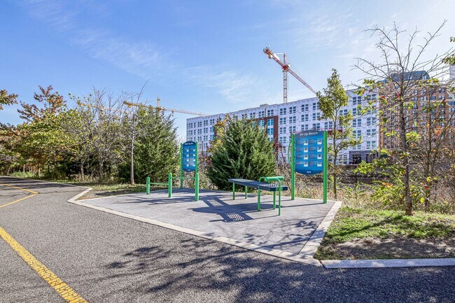 Building Photo - Updated 3br/2.5ba Condo Townhome Alexandria Walk to Metro