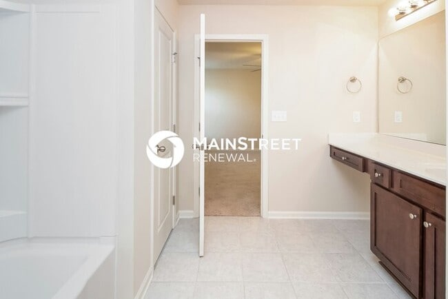 Building Photo - 4 Bedroom Pet-Friendly Home in Covington, ...