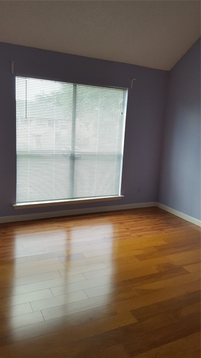 Building Photo - 8483 Sands Point Dr