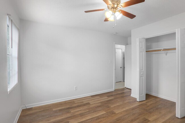 Building Photo - 2932 Harlan Dr